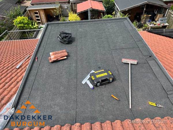 Nieuw plat dak met bitumen dakbedekking in Burgum Nieuw plat dak met bitumen dakbedekking in Burgum
