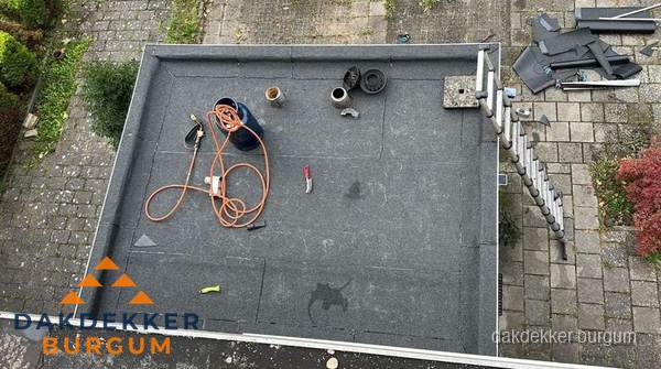 Plat dak met nieuwe bitumen bedekking in Burgum Plat dak met nieuwe bitumen bedekking in Burgum