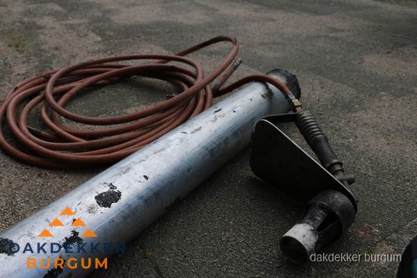 Dakdekker gasbrander en gereedschap voor spoedklus in Burgum Dakdekker gasbrander en gereedschap voor spoedklus in Burgum